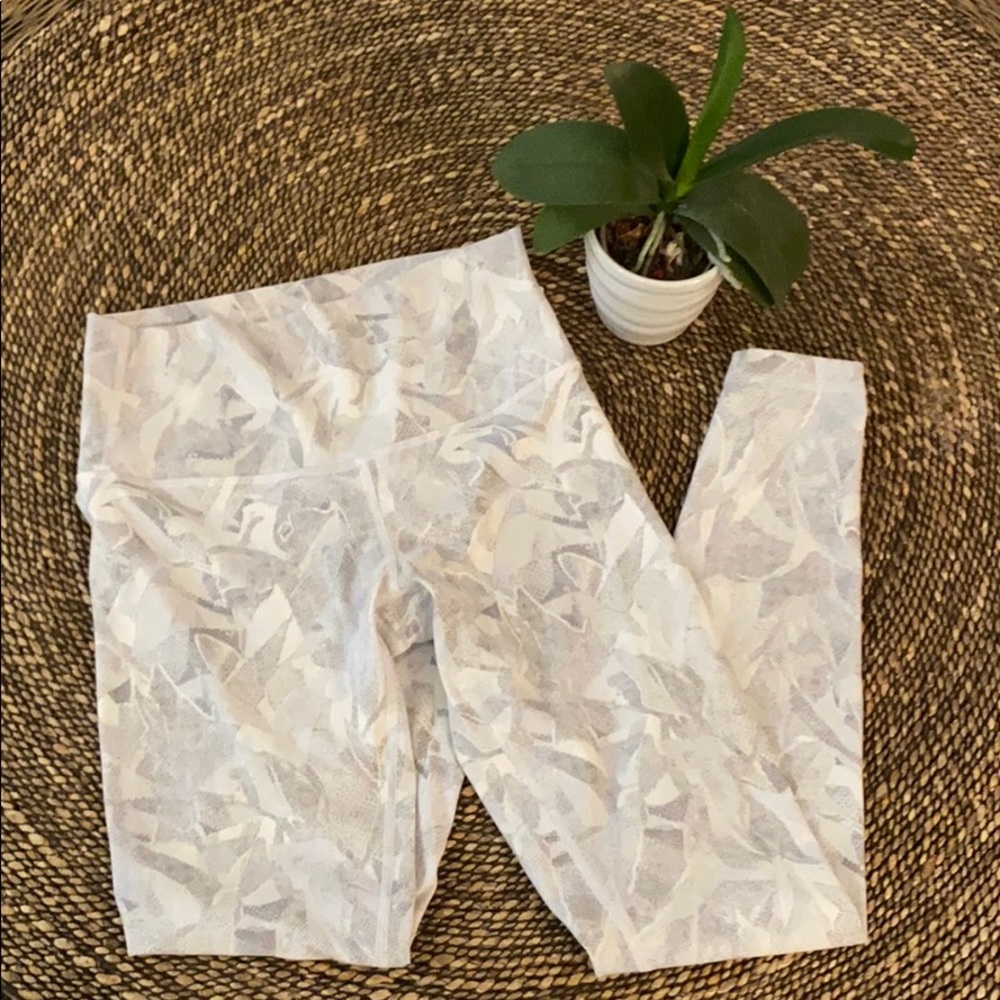 Lululemon ankle length yoga pants